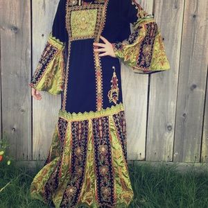 Palestinian dress